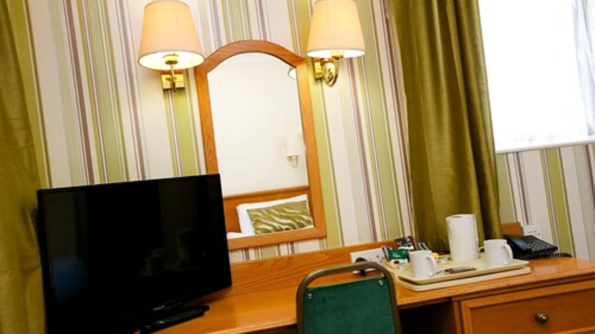 פרסטוויץ' Fairways Lodge & Leisure Club מראה חיצוני תמונה