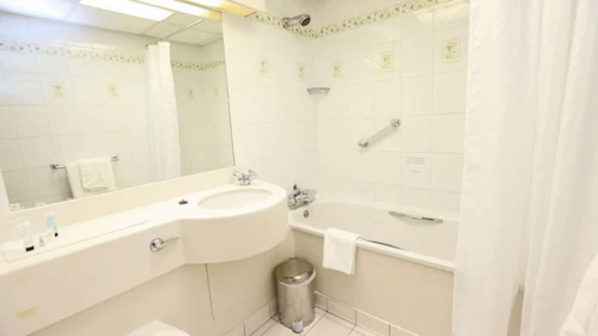פרסטוויץ' Fairways Lodge & Leisure Club מראה חיצוני תמונה